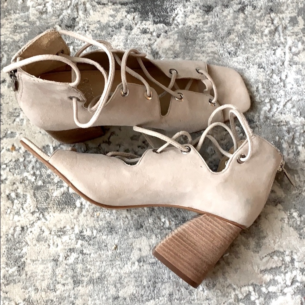 Vince Camuto Nahara Lace-Up Cage Sandals Nude Suede Block Heel Size 8.5 NEW Chic - Picture 9 of 10